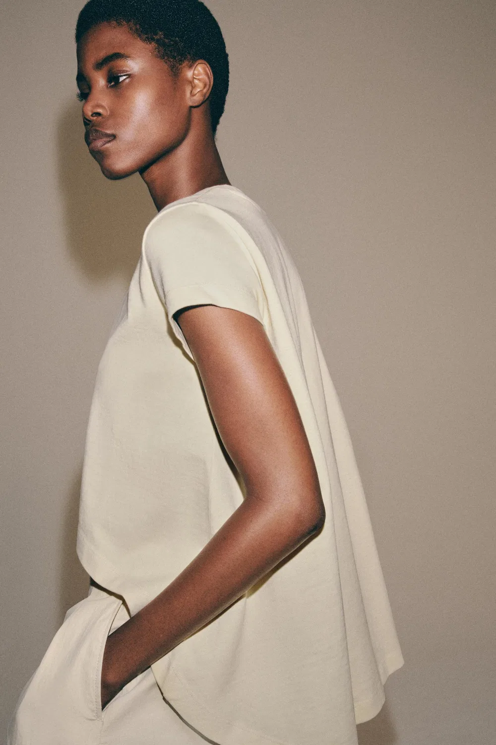 Асимметричная хлопковая футболка ZARA, Butter — фото 4