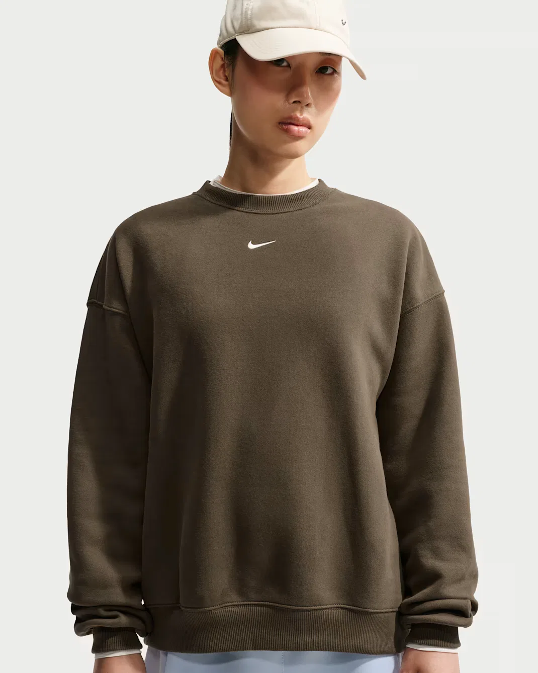 Женская толстовка оверсайз с круглым вырезом Nike Studio Fleece Medium Weight, Dark Hazel/Sail — фото 3