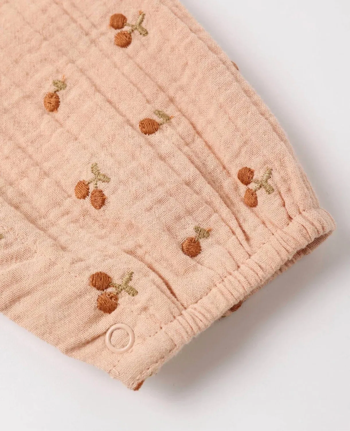 Детский комбинезон без рукавов с вышивкой Kinsley Rylee + Cru, Cherry Embroidery — фото 3