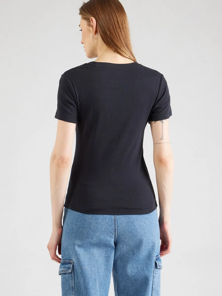 Футболка LEVI'S 'Essential Housemark Tee' черного цвета — фото 4