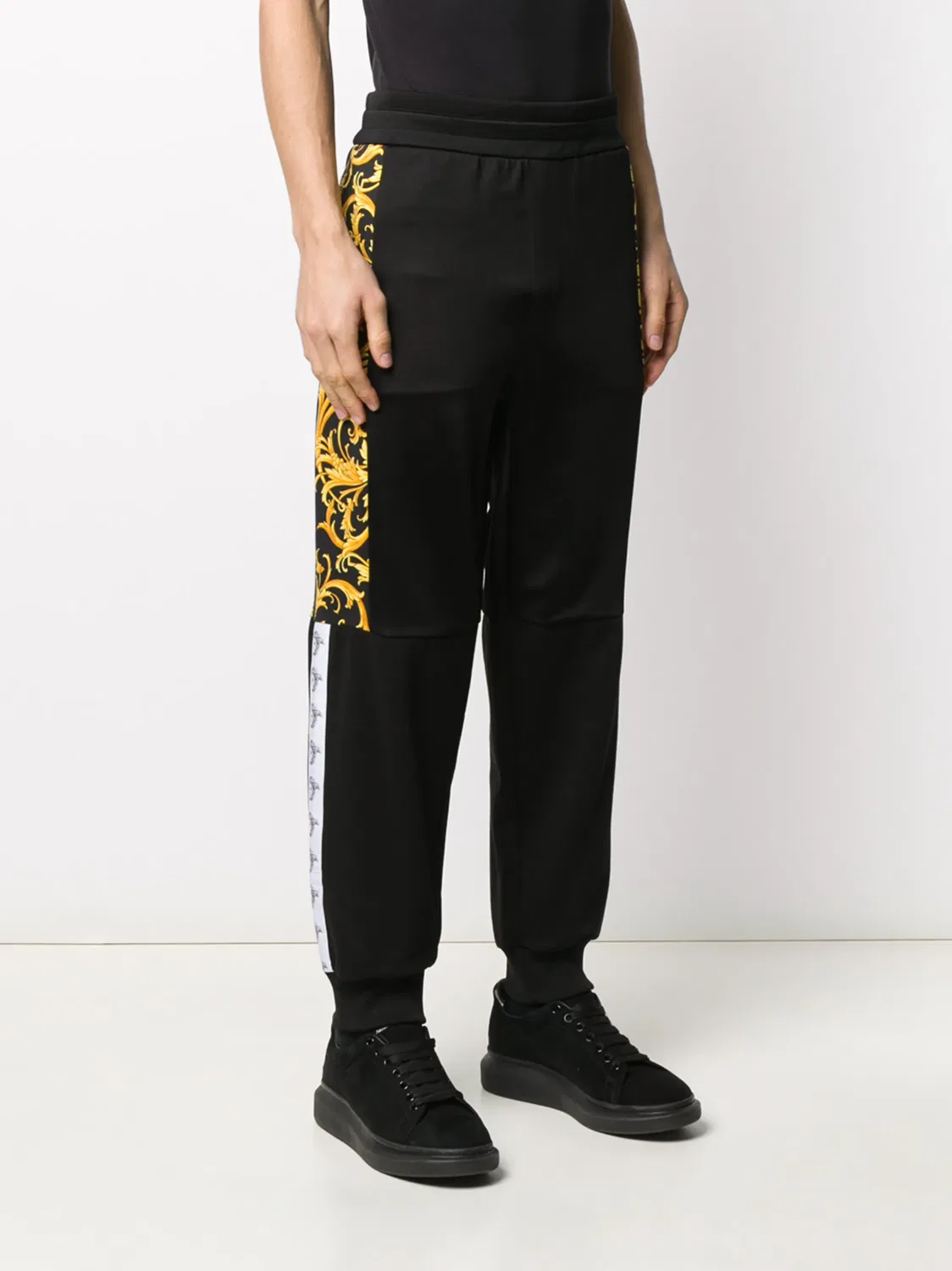 Versace Черные спортивные брюки с логотипом Barocco — фото 2