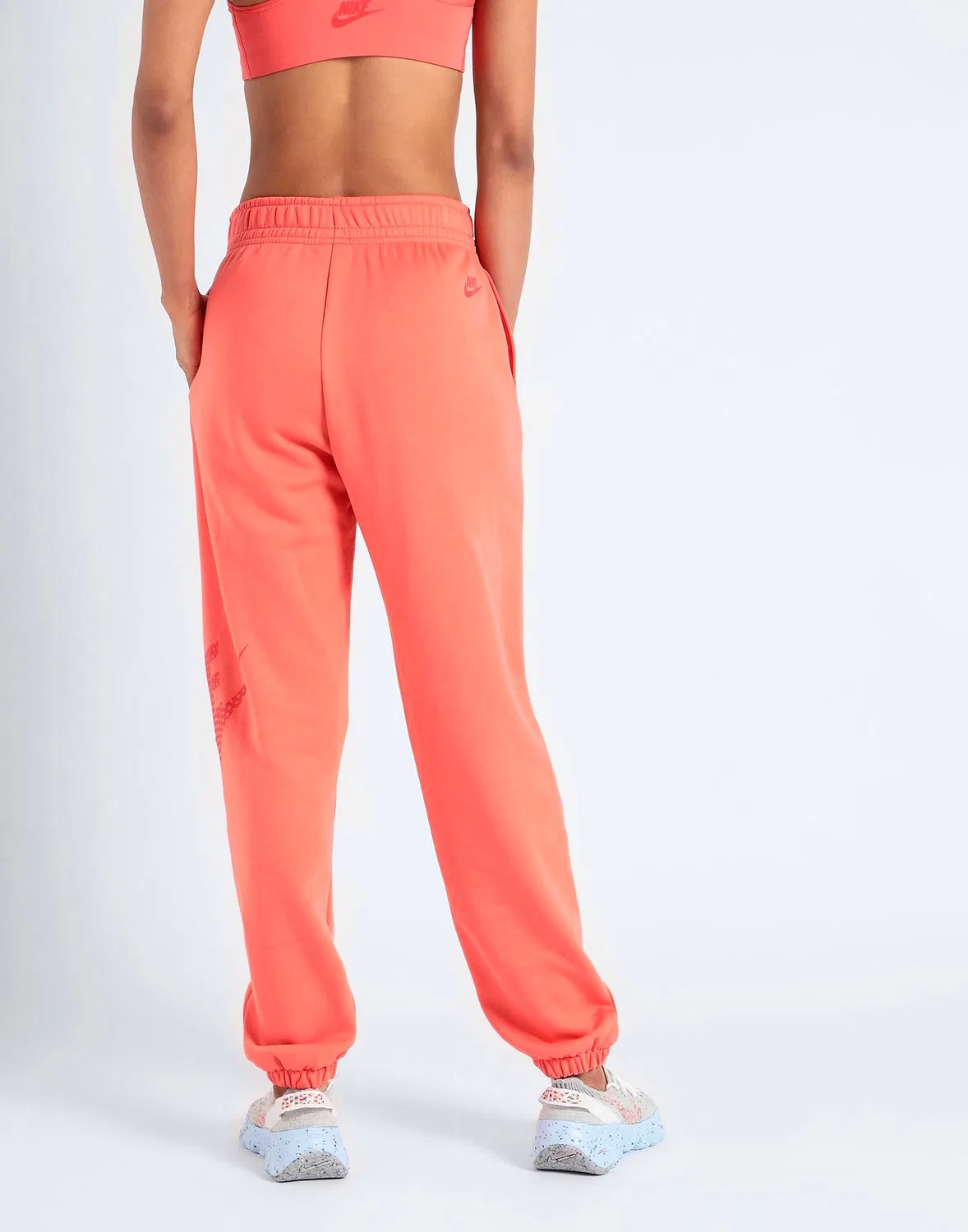 Спортивные штаны на флисе с принтом Nike Sportswear, лососево-розовый — фото 3