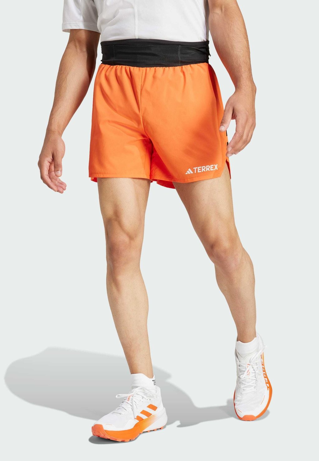 

Спортивные шорты Adidas Terrex, оранжевый