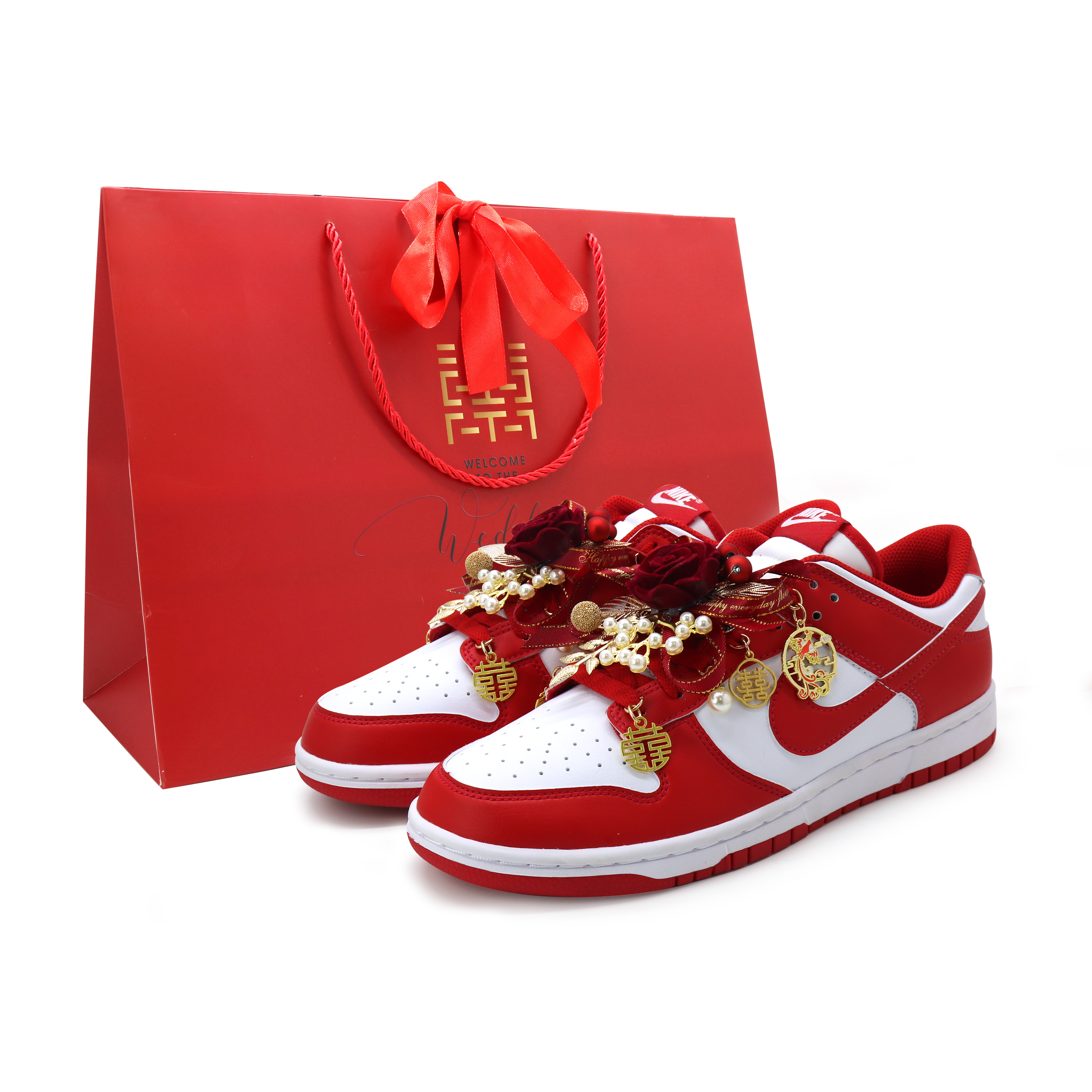 

Кроссовки Dunk A Match Made In Heaven кожаные нескользящие, устойчивые к истиранию, увеличивающие рост низкие для скейтбординга Nike, красный shopping bag