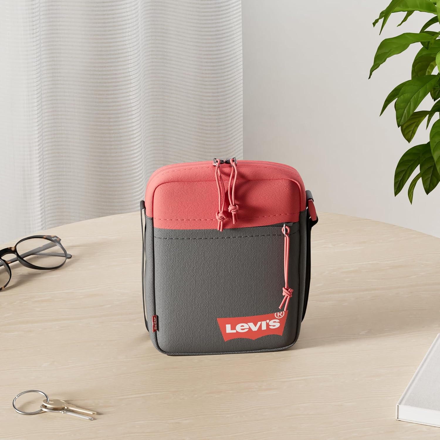 

Сумка через плечо Levi's, черная, Regular Red