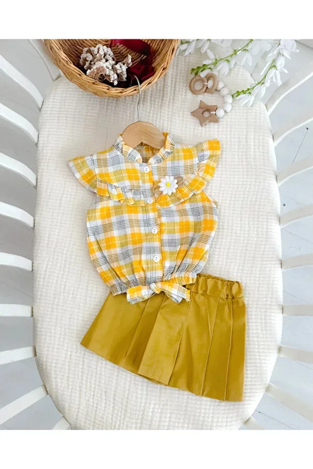 Детский комплект для девочек с принтом Summer baby girl outfit with gingham shirt and skirt-like shorts Hümabebe, Yellow