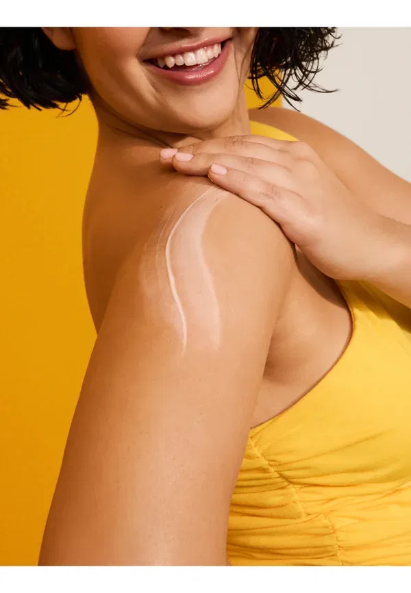 Лосьон для тела с гиалуроновой кислотой Body badalada vitamin-infused lotion Sol De Janeiro 400 мл — фото 3