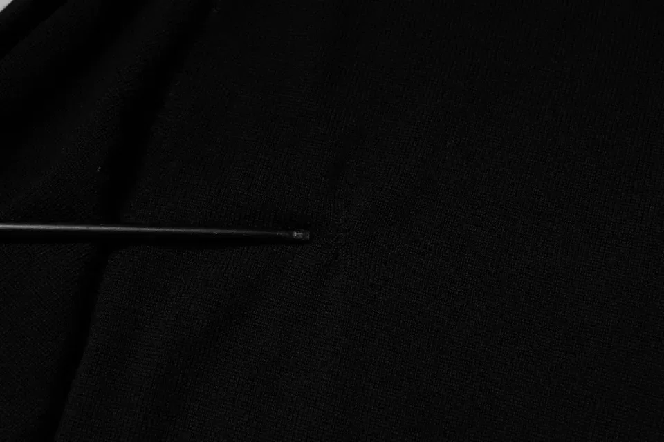 Мужской пуловер с длинным рукавом и вышитым логотипом Black Logo Wool Crew Neck Pullover Dolce & Gabbana, черный — фото 4