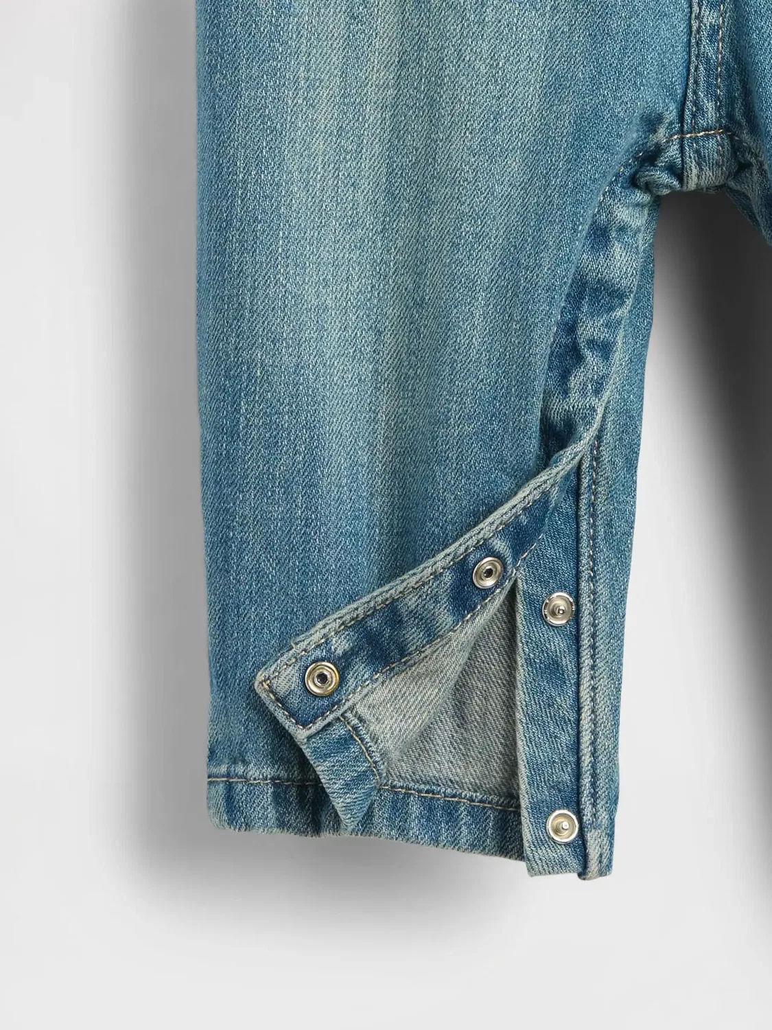 Комбинезон джинсовый Gap Medium Wash Denim Overall, средняя стирка — фото 3
