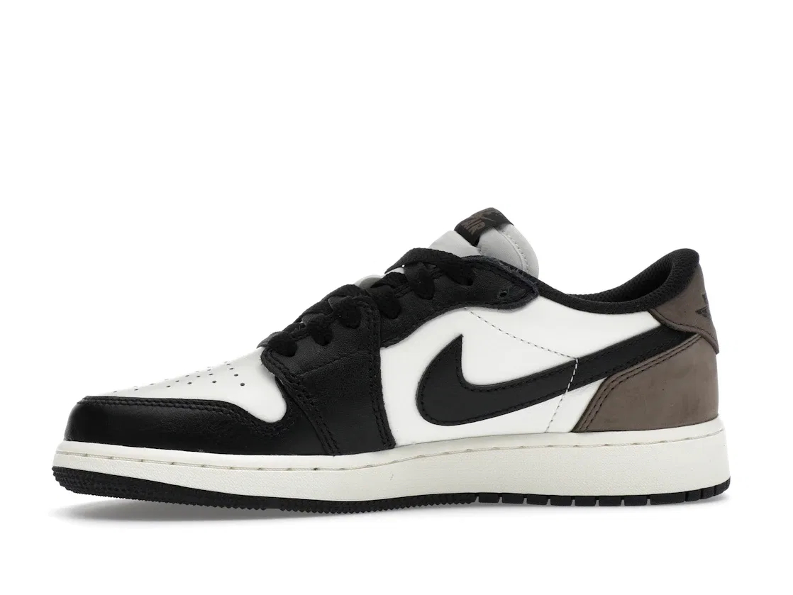 Детские кроссовки lifestyle с низким берцем Jordan 1 Retro Low OG Jordan White/Black-Dark Mocha — фото 3