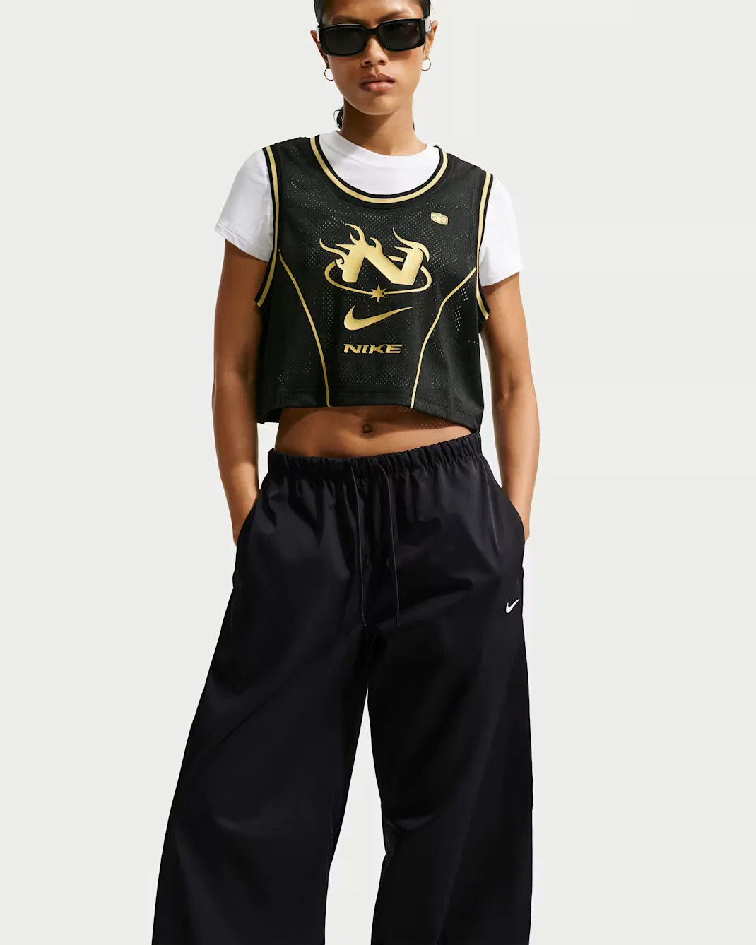 Женские свободные брюки средней посадки в форме бочки Nike Sportswear, Black/Black/Sail — фото 4