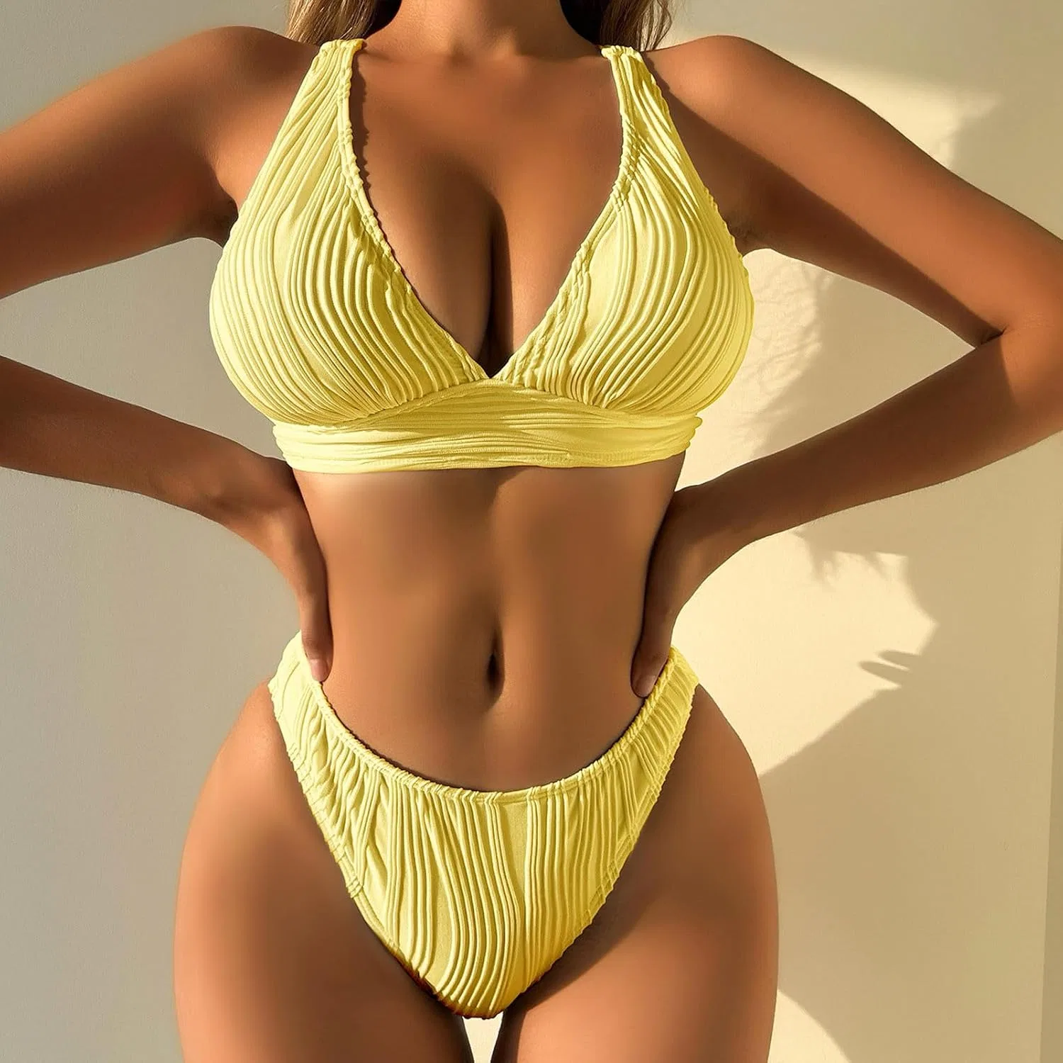 Женский бикини-комплект с V-образным вырезом и чашечками push-up, Yellow — фото 2