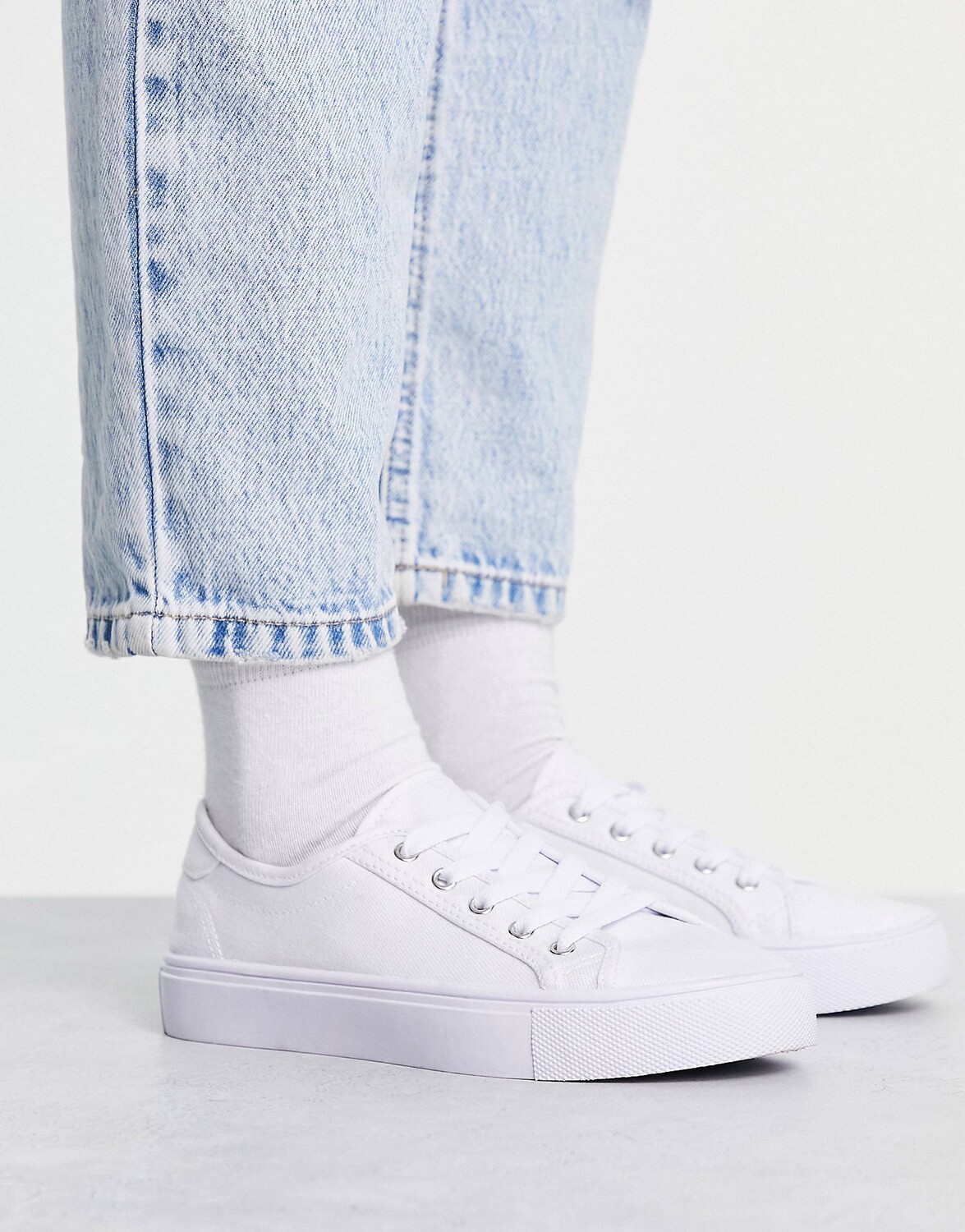Белые кроссовки на шнуровке ASOS DESIGN Dizzy