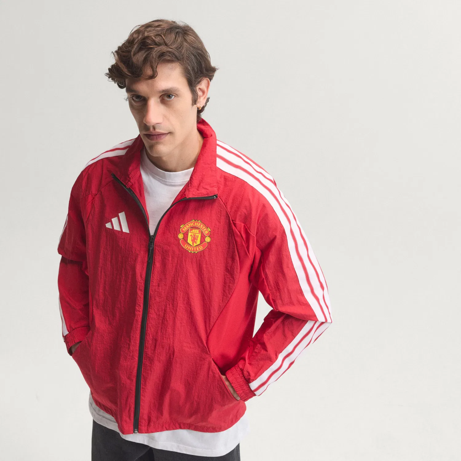 Тренировочная куртка Adidas Performance Manchester United Anthem красного цвета — фото 2