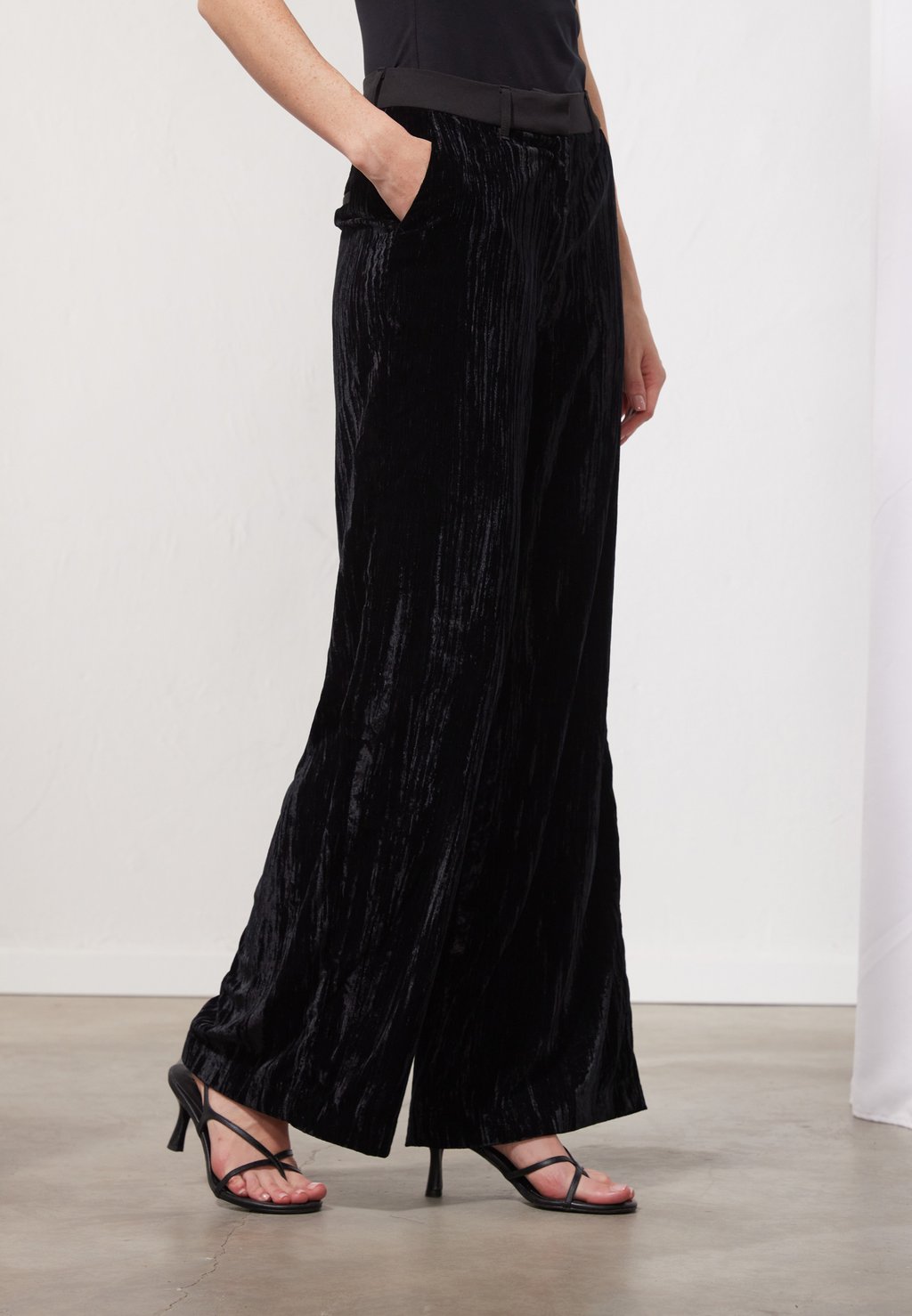 

Брюки VELVET TROUSERS Anna Field, черный