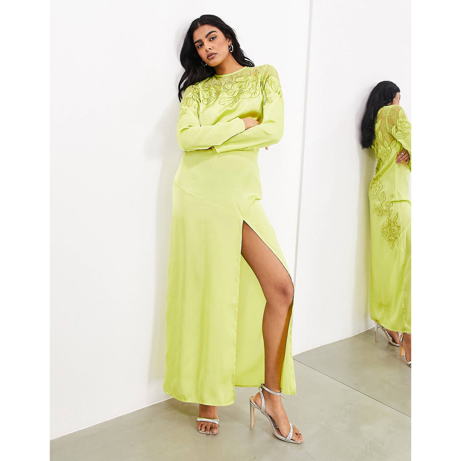 

Платье Asos Embroidered Lace Panelled Long Sleeve Column, зеленый