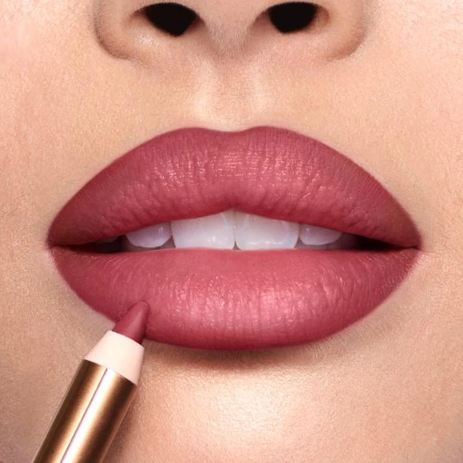 Карандаш для губ Lip Cheat 1,2 г, модель 90's Pink, Charlotte Tilbury — фото 3
