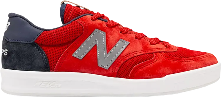 

Кроссовки New Balance 300 'Fenway Champs', красный