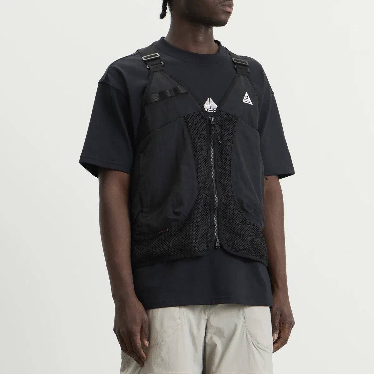 Жилет Nike ACG Dolomite Vest, Black & Summit White — фото 2