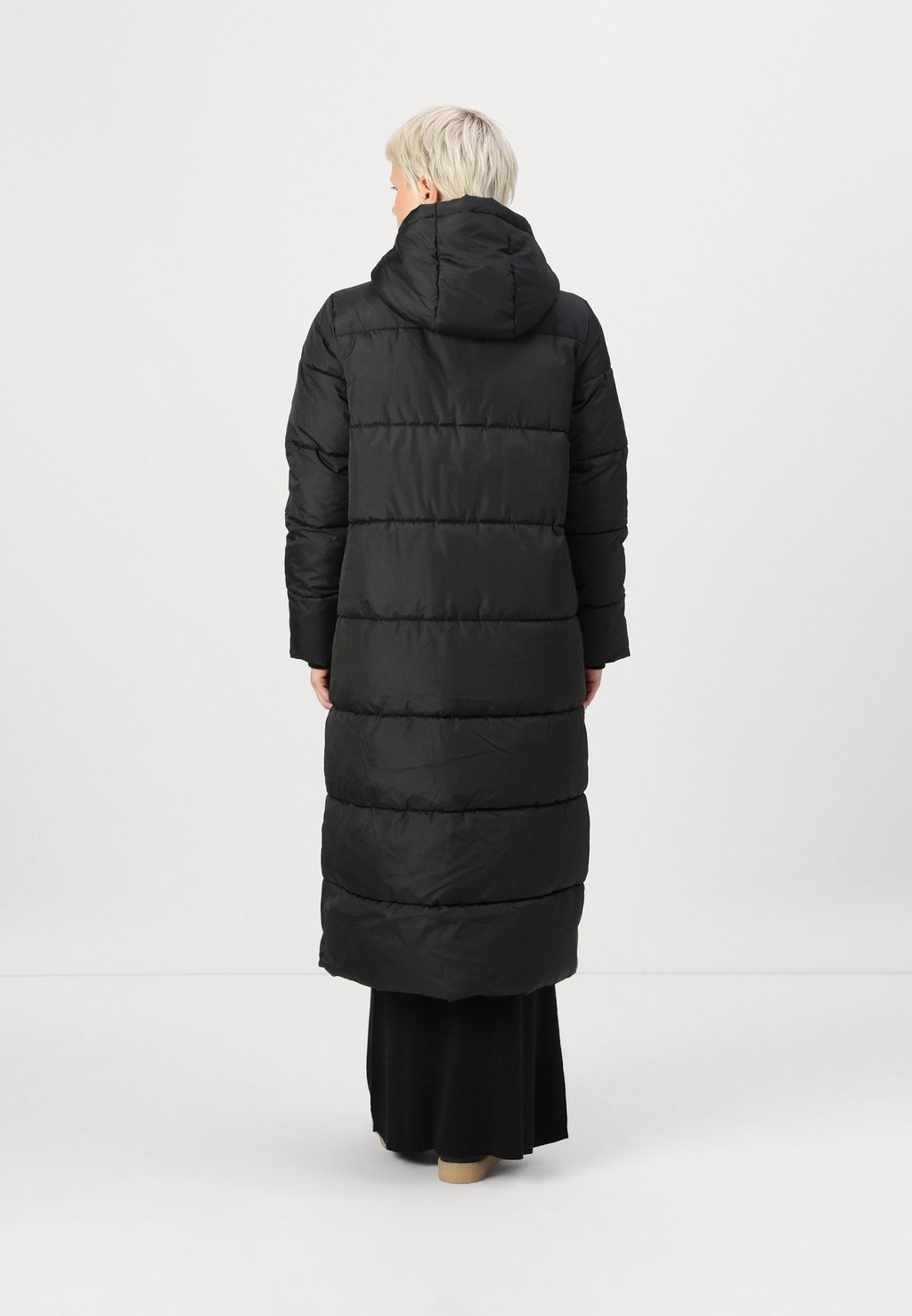 

Зимнее пальто PCMADDIE PUFFER Pieces, черный