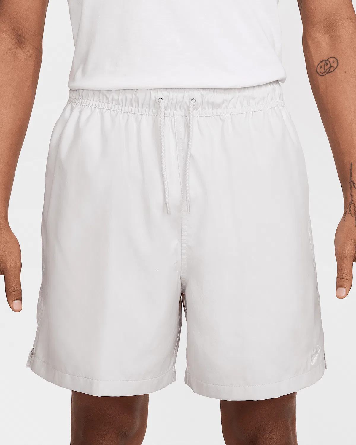 Мужские шорты Nike Club Woven Flow, Photon Dust/White — фото 2