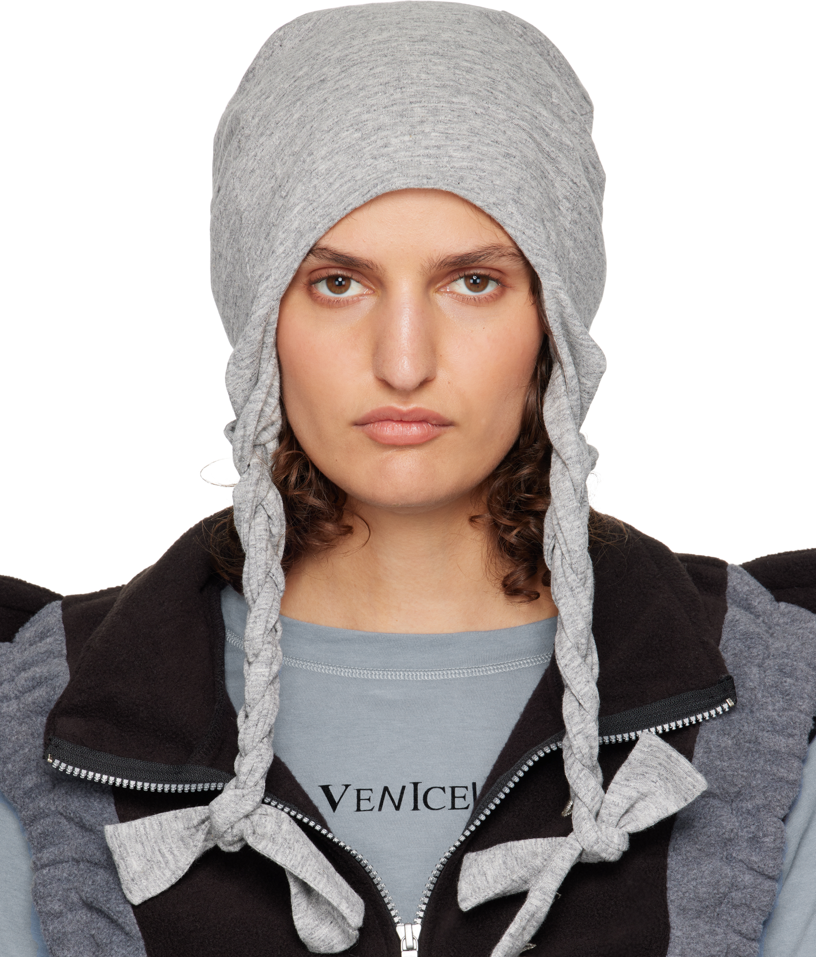 

Серая шапочка с косичкой VeniceW