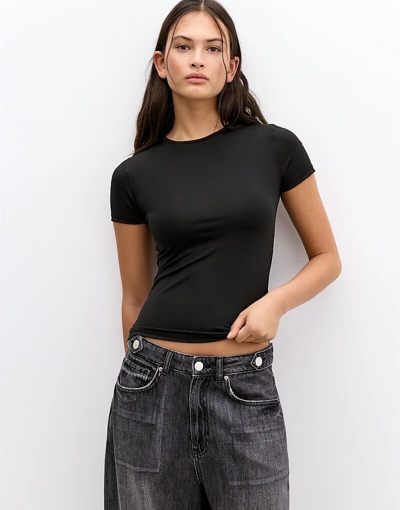 

Футболка Pull&Bear из полиамида с короткими рукавами черного цвета