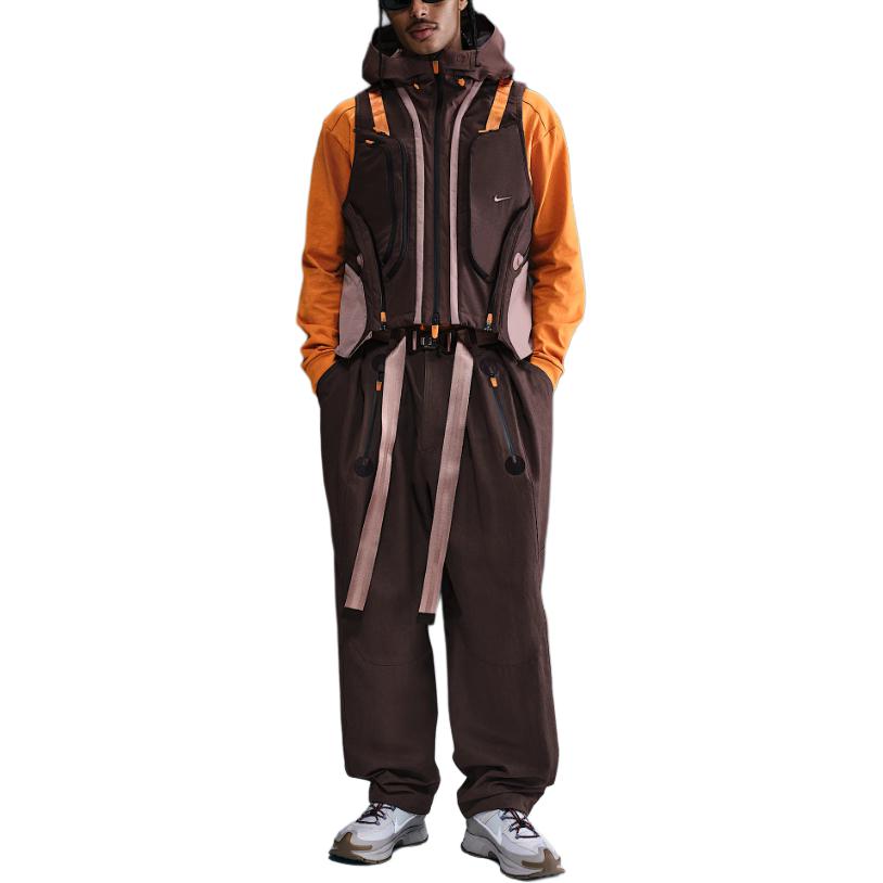 

Nike Жилет ISPA унисекс в земляных тонах и дымчато-розовом красном императорском цвете, Earth Tone/Smokey Mauve Red/Imperial Color