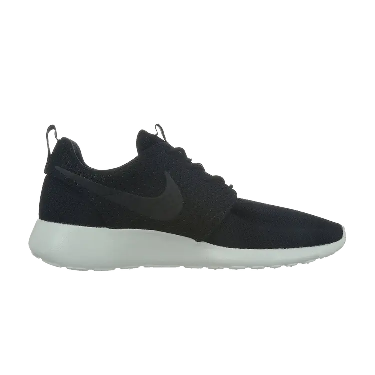 

Кроссовки Nike Roshe One, черный