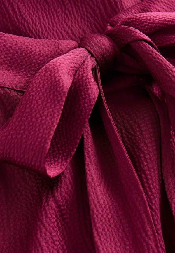 Длинное платье без рукавов с фактурной отделкой и воротником-халтером Next, Burgundy Red — фото 2