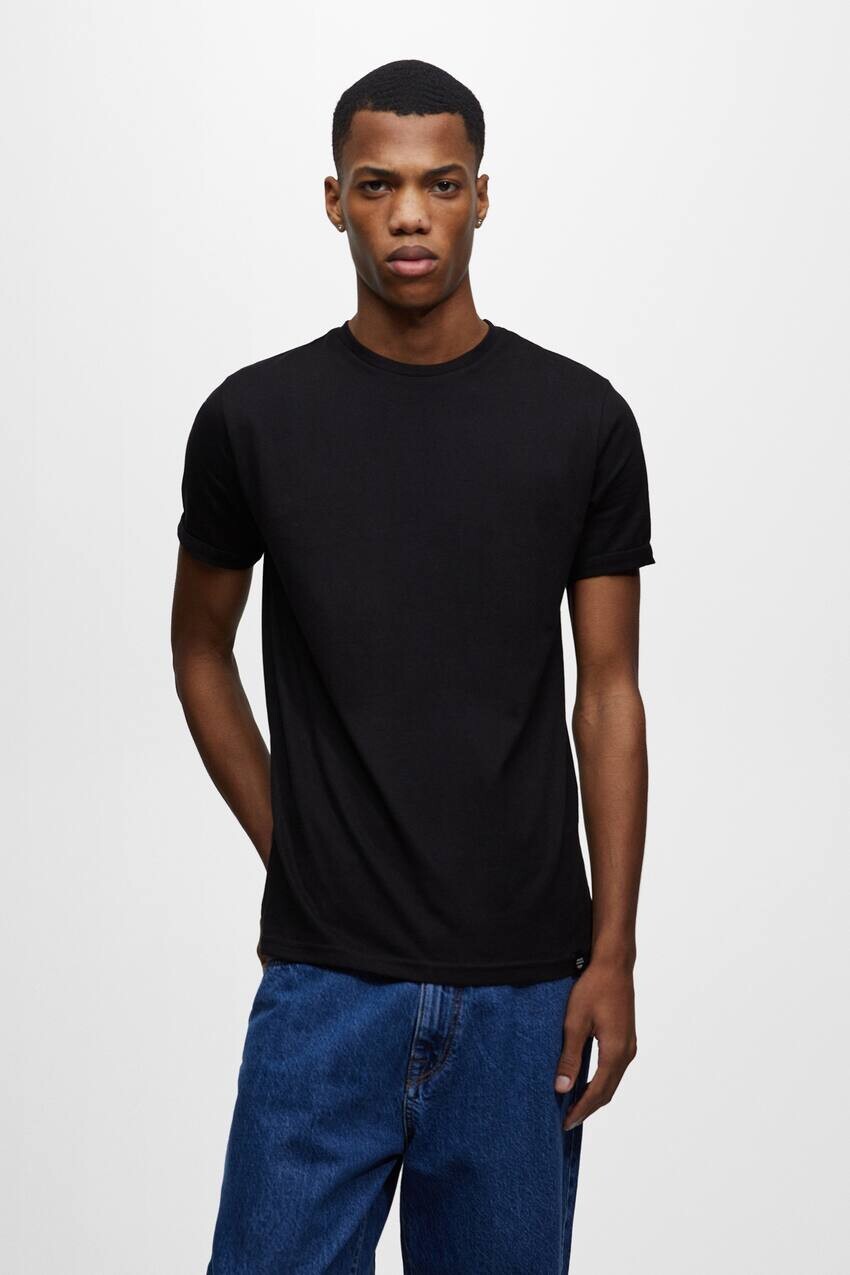 

Базовая футболка с объемным кроем Pull&Bear, черный