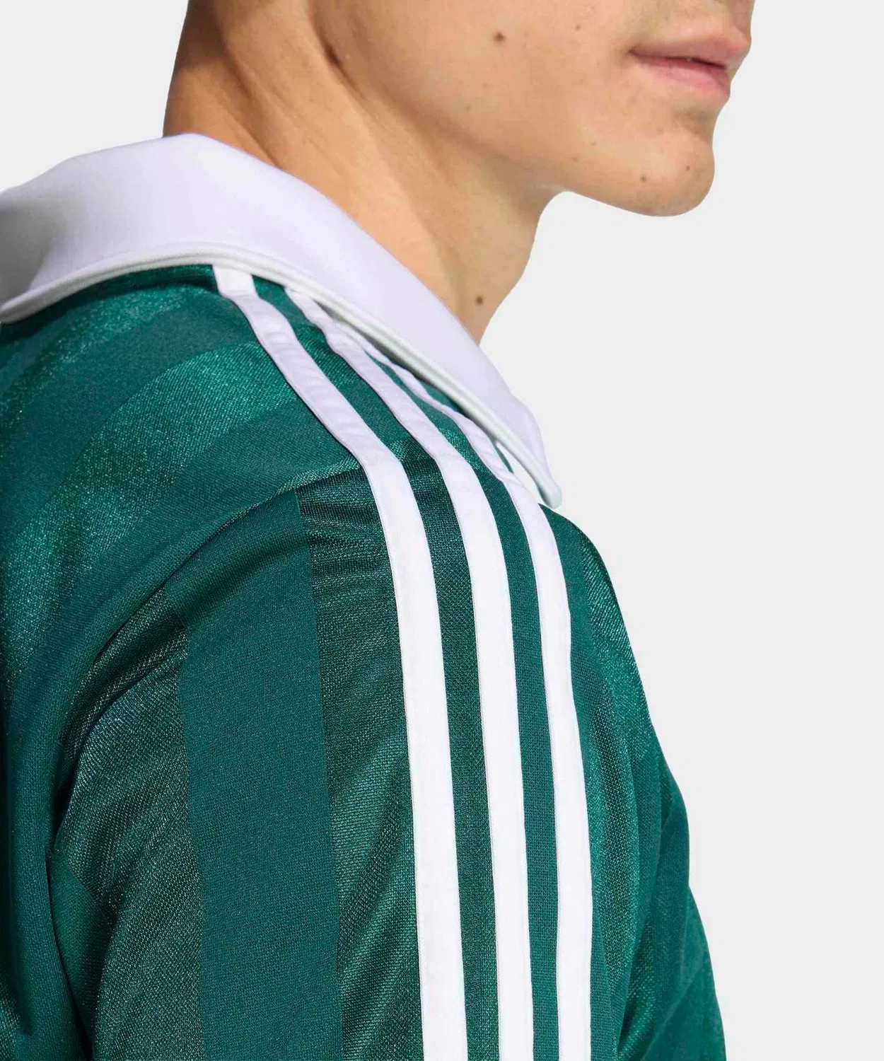 Мужская/женская футболка с V-образным вырезом Adidas Originals Archive Color Engineered Jersey, Green — фото 4