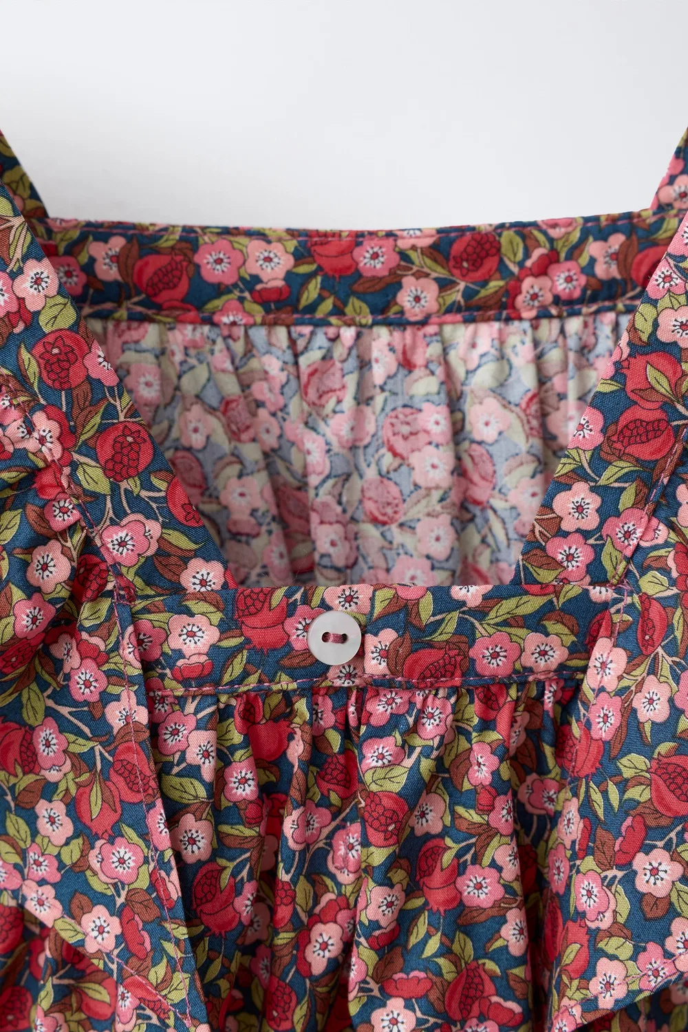 Платье с цветочным принтом, сшитое из ткани Liberty. ZARA, Pink — фото 4