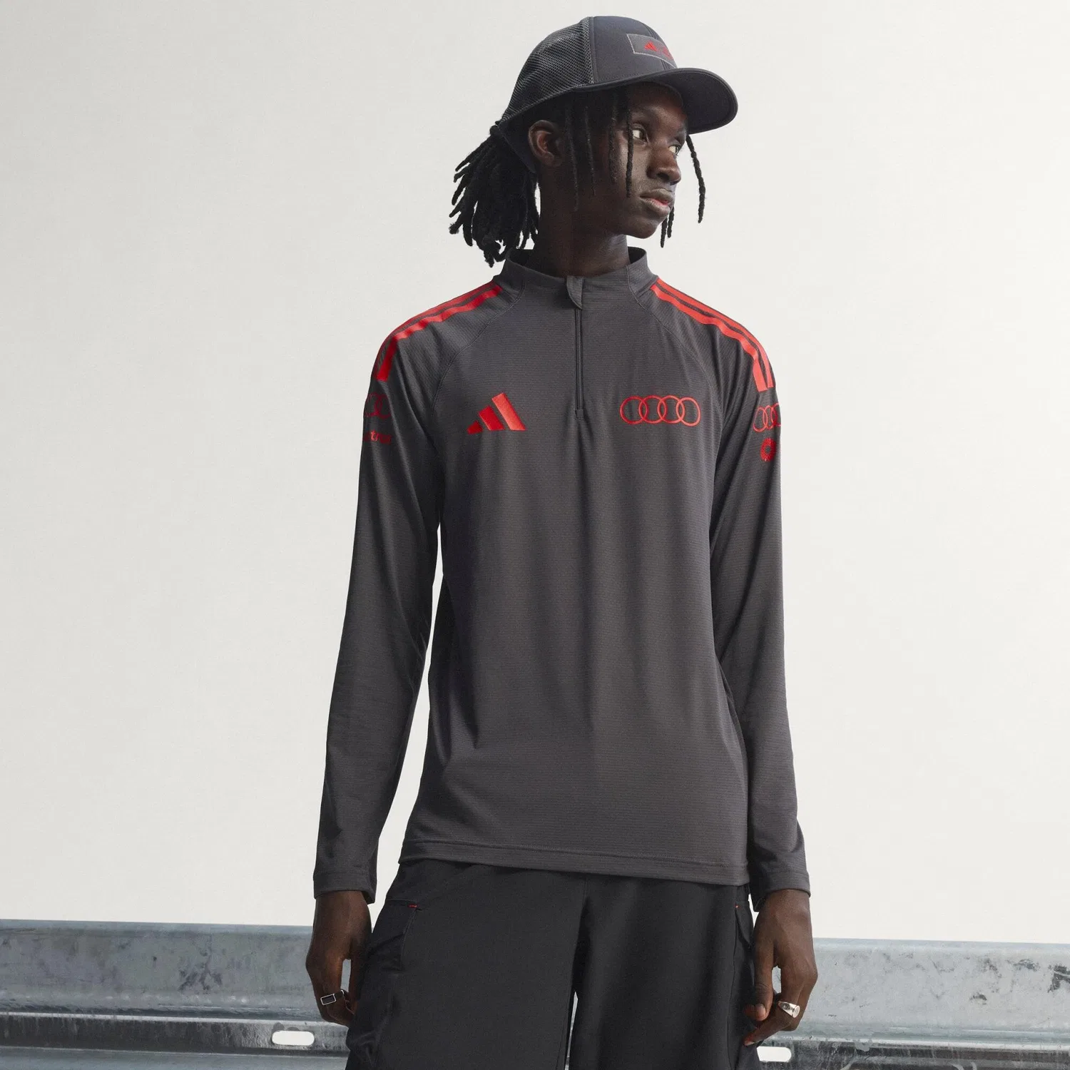 Мужская куртка с длинным рукавом Audi Revolut F1 Team Mechanics 1/4 Reißverschluss-Jacke Adidas, Schwarz Rot — фото 3
