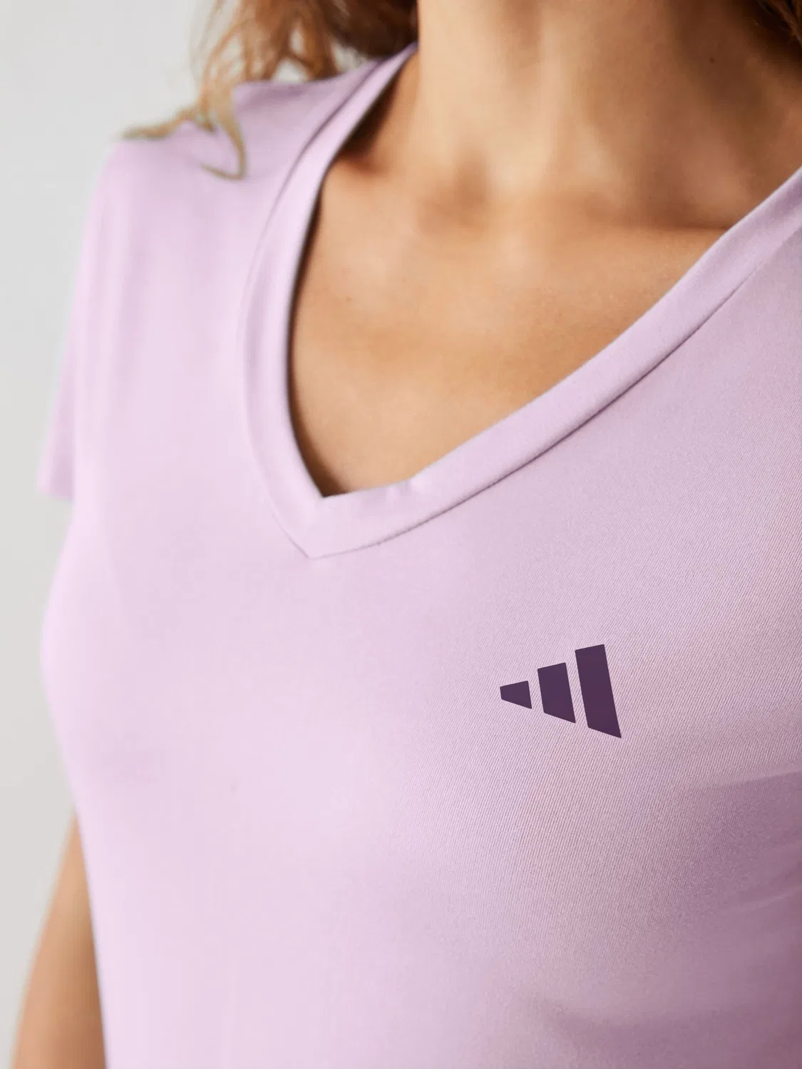 Футболка с V-образным вырезом adidas Workout Essentials, Light Pink — фото 3