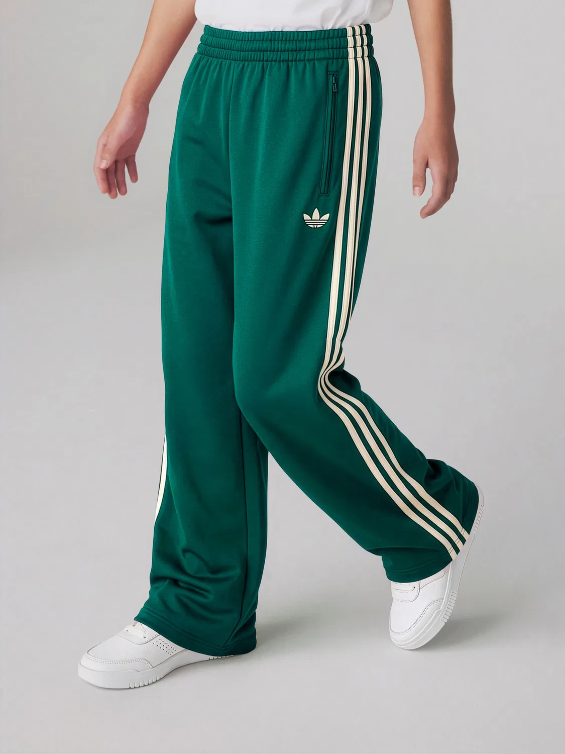 Брюки спортивные свободные Firebird Loose, adidas Originals, зеленый
