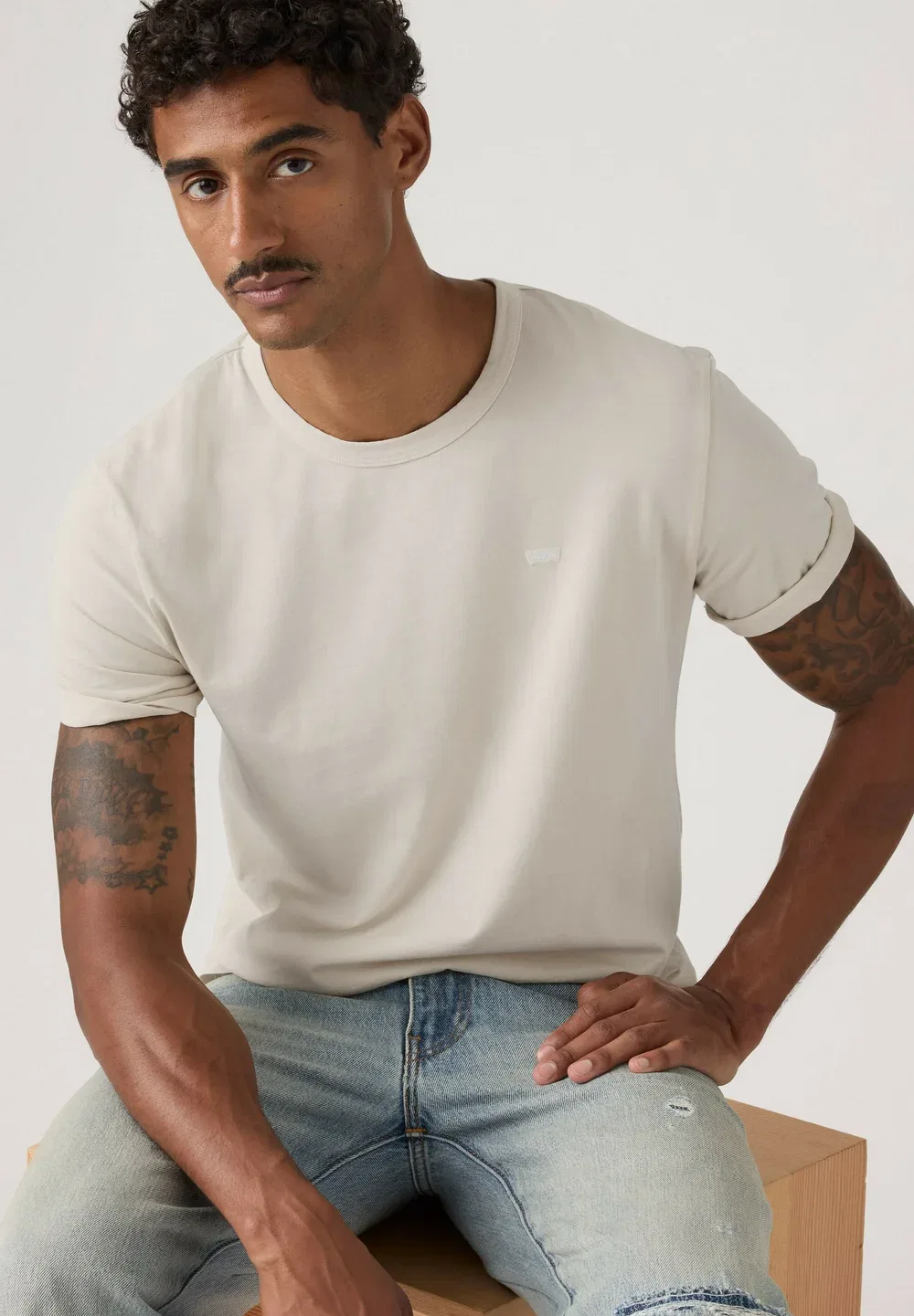Оригинальная футболка, окрашенная в цвет бордо - базовая футболка Levi'S, Garment Dye Dark Slate - Neutrals - — фото 4