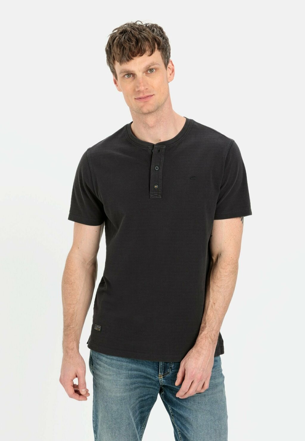 

Футболка базовая Kurzarm Henley camel active, черный