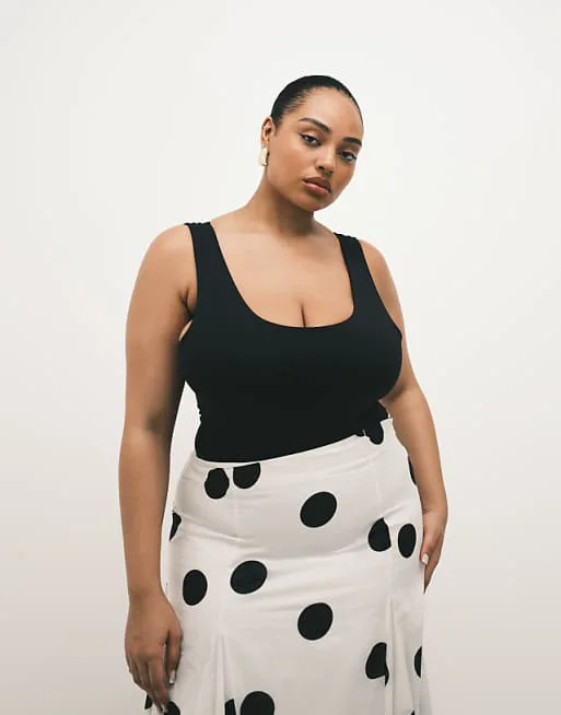 

Черное облегающее боди из полиамида с овальным вырезом ASOS DESIGN Curve