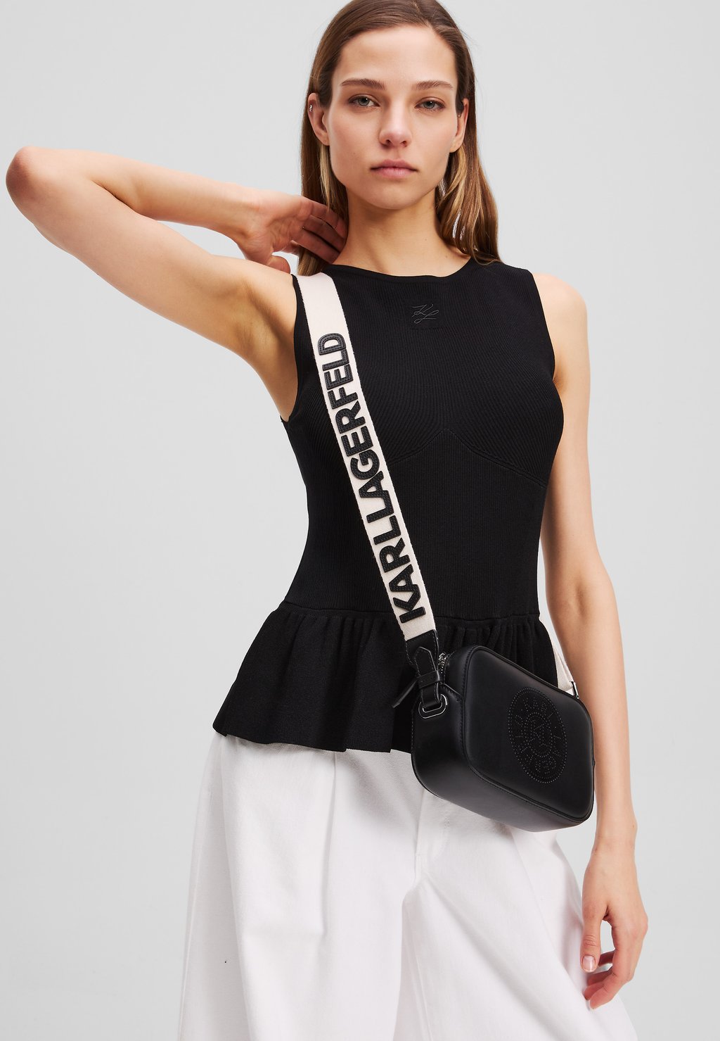 

Сумка через плечо CIRCLE SLIM CAMERA BAG - Across body bag KARL LAGERFELD, черный