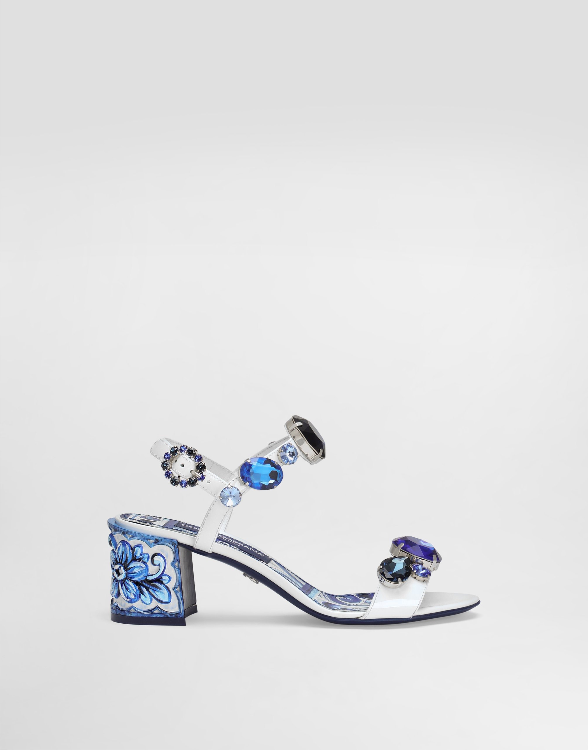 Босоножки из лакированной кожи с вышивкой драгоценными камнями Dolce & Gabbana, мультиколор