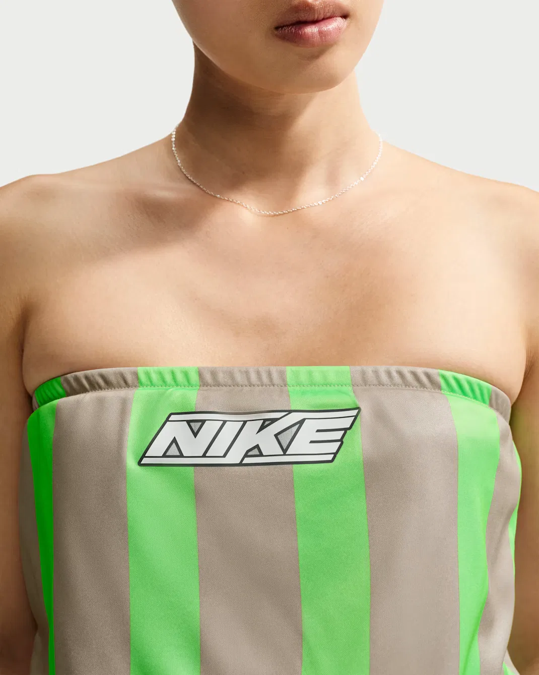 Женский облегающий полосатый трикотажный топ-бандо Nike Sportswear, Cream II/Illusion Green/White — фото 3