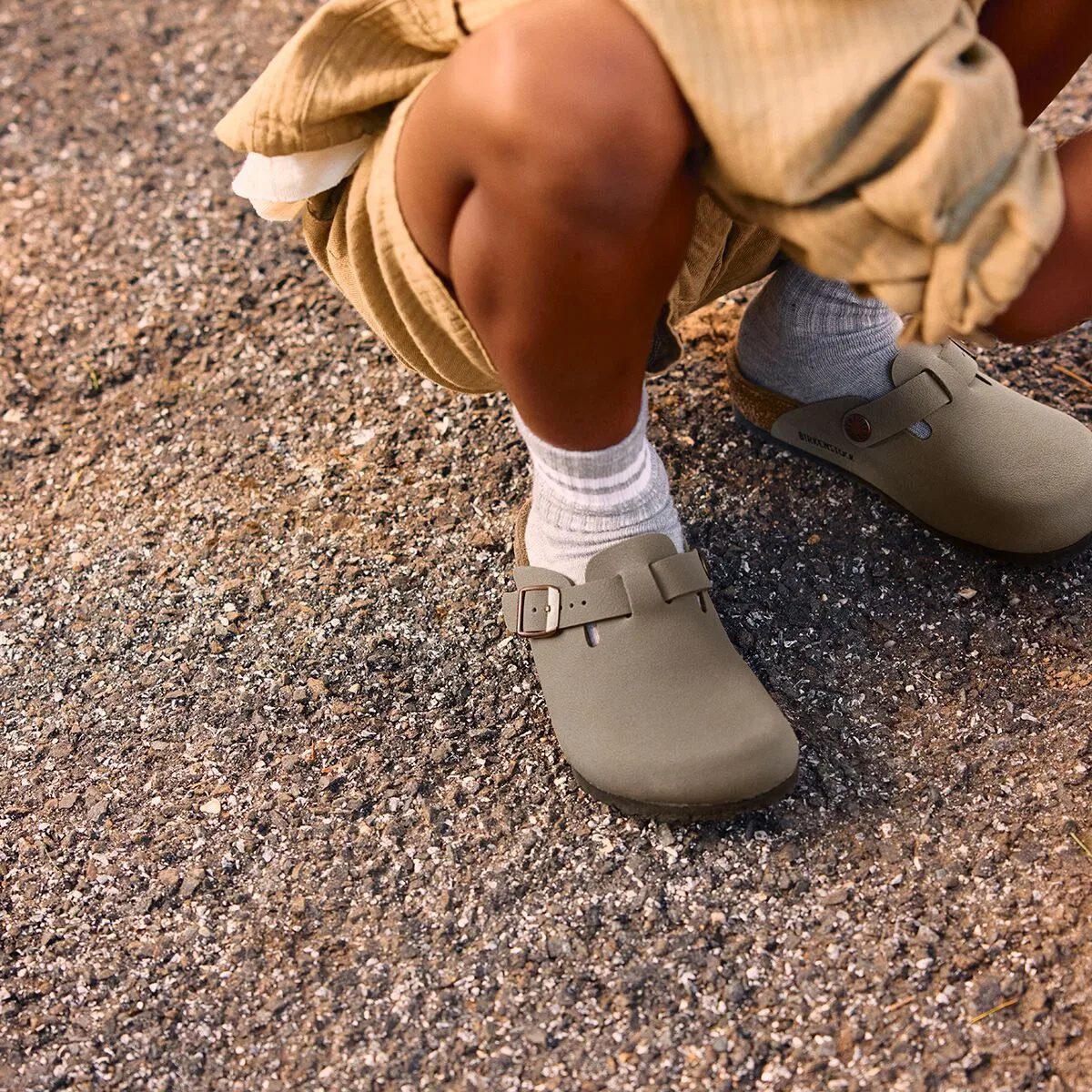 Детские сабо для мальчиков с контурной стелькой Boston clog Birkenstock, Stone Birkibuc — фото 2