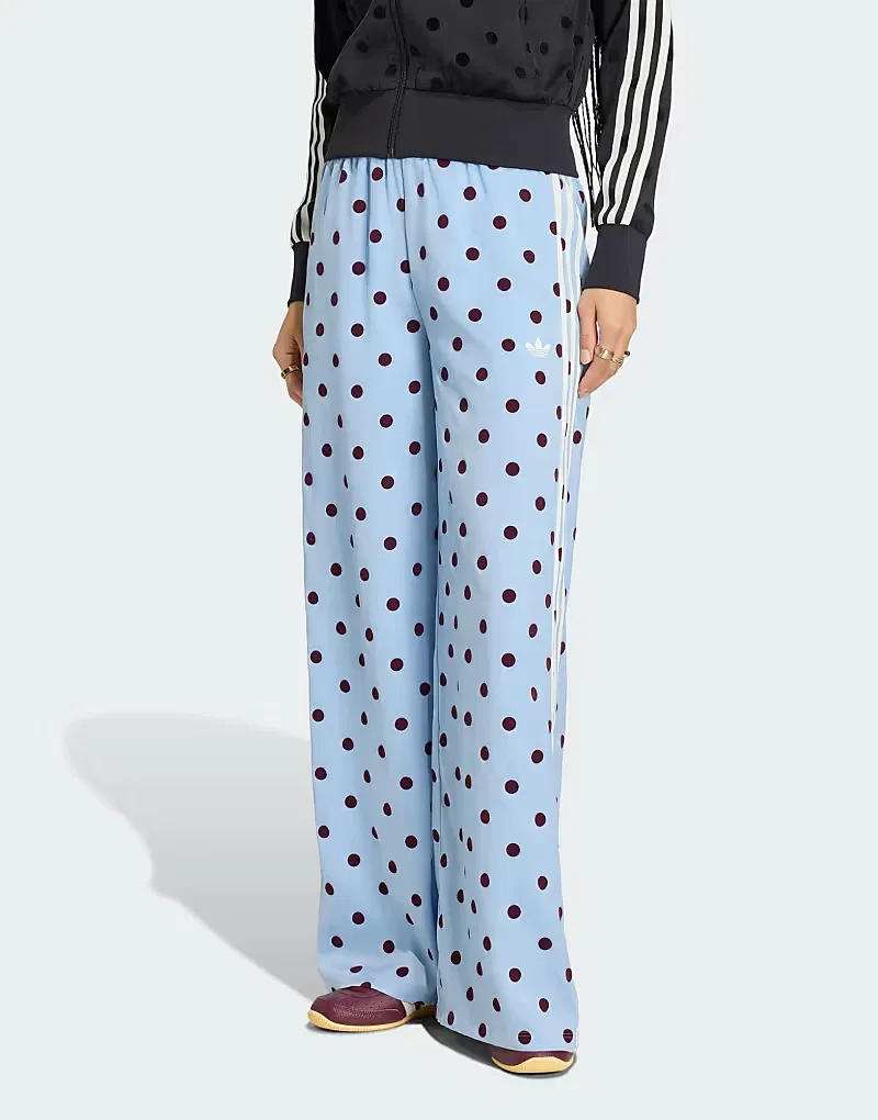 Спортивные брюки Adidas Originals из атласа с широкими штанинами в синий горошек — фото 2