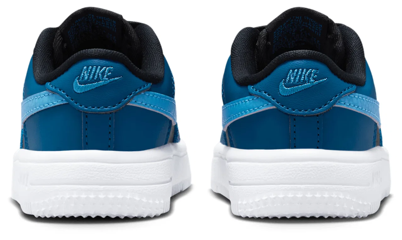 Кроссовки для мальчиков Air Force 1 Low Lace Nike, цвет Dutch Blue/Court Blue/Black — фото 3