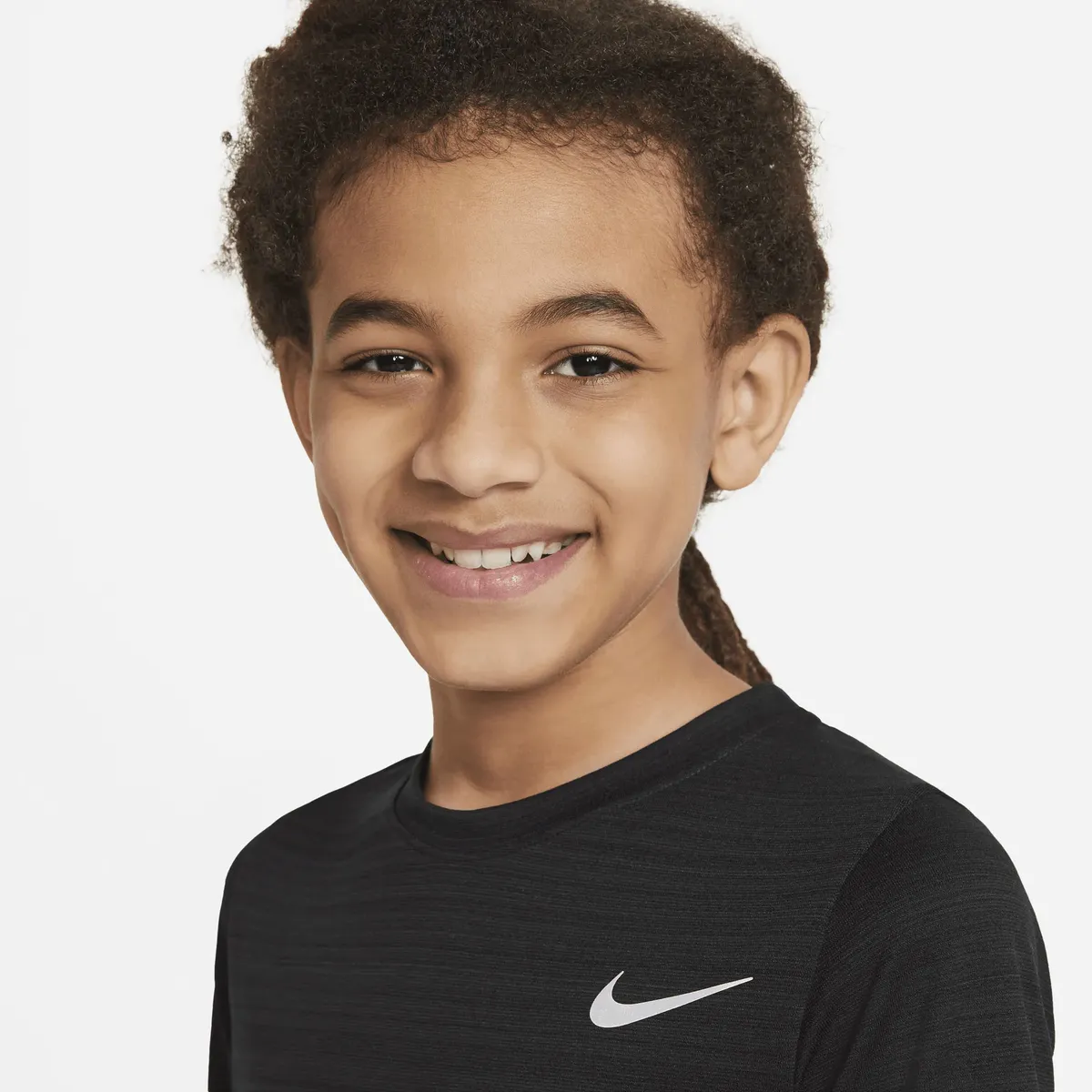 Тренировочная футболка Nike "Dri-FIT Miler Big Kids' (Boys') Training Top", черный — фото 3