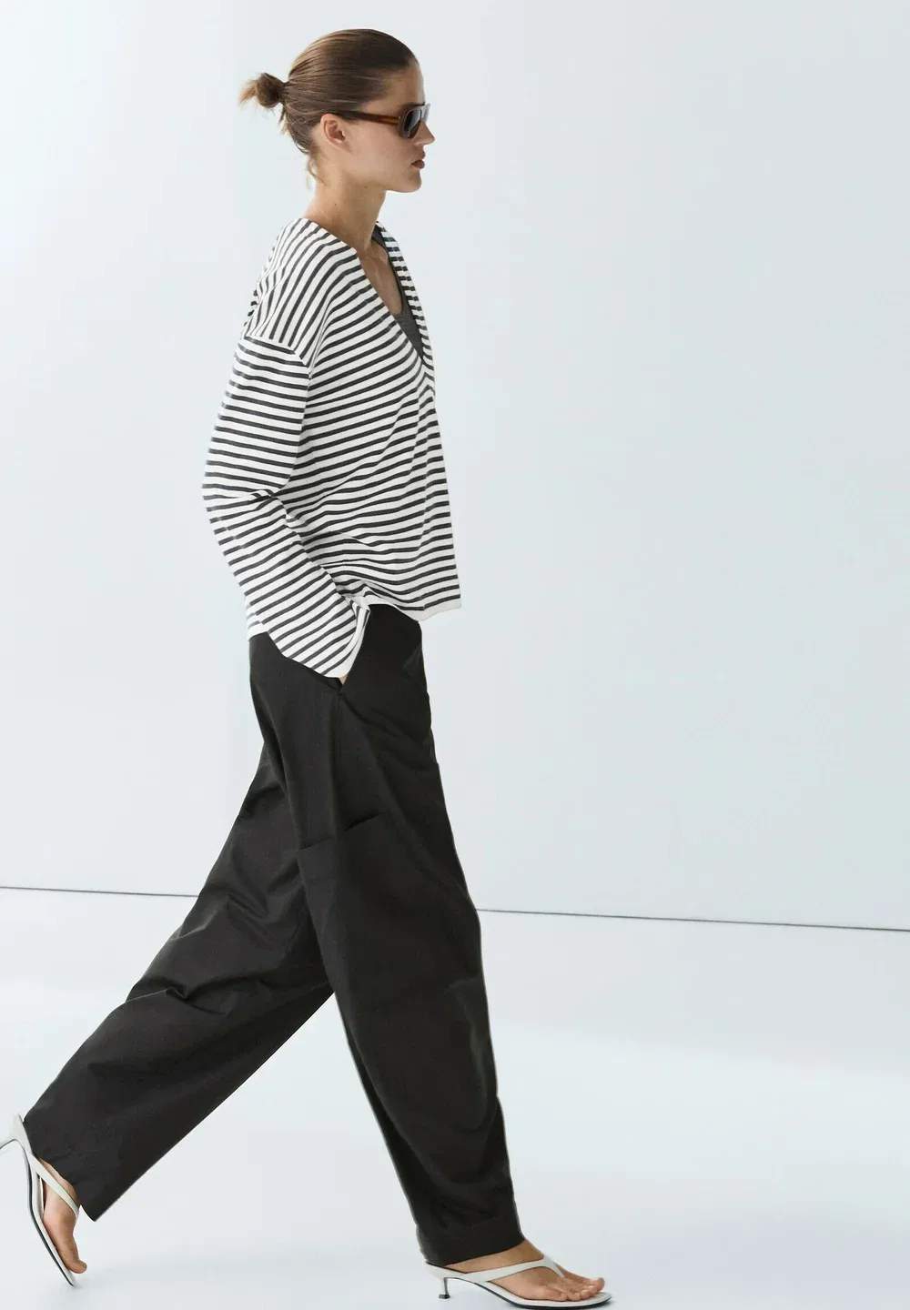Вязаный свитер в полоску с V-образным вырезом Massimo Dutti, White — фото 4