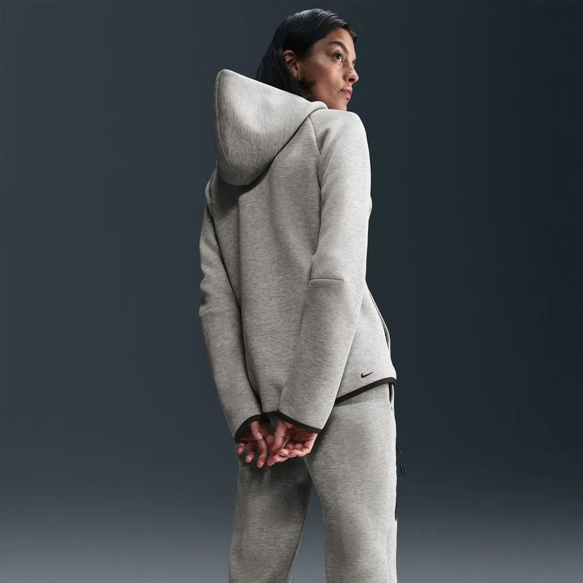 Женская худи Nike W Tech Fleece Windrunner Fz Hdy 2, Gris — фото 2