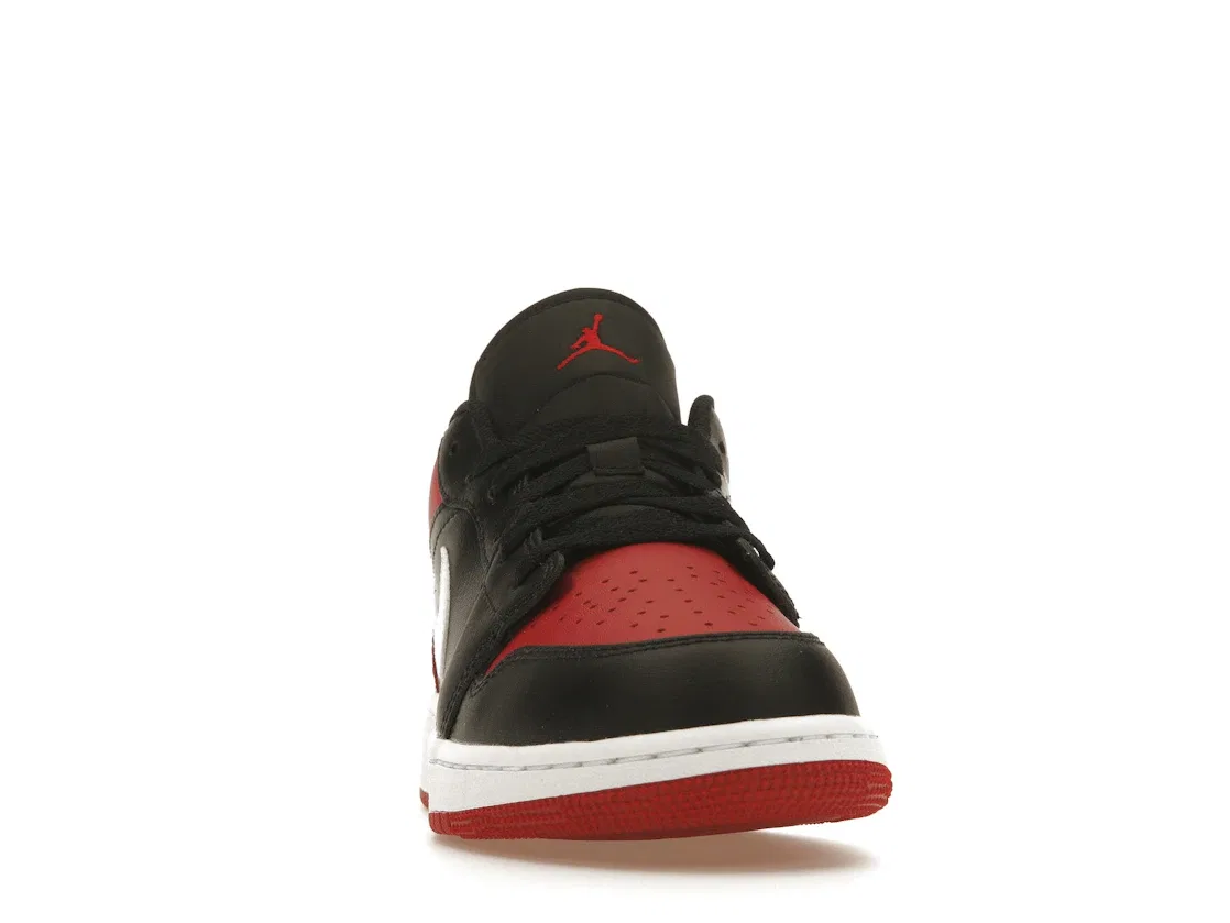 Детские кроссовки с кожаным верхом Jordan 1 Low Alternate Bred Toe (GS) Jordan, Black/White/Gym Red — фото 2