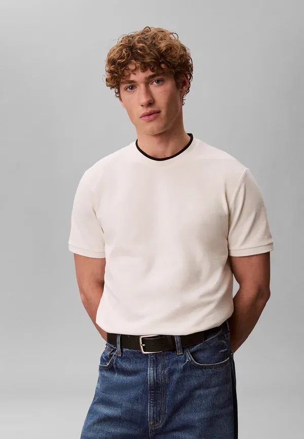 Футболка Calvin Klein, цвет tofu